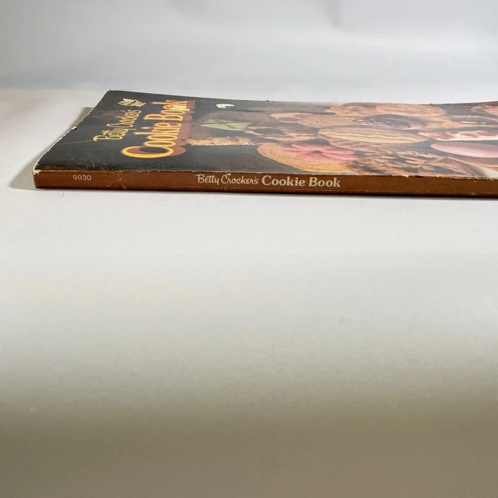 VTG Betty Crocker Cookie Book Cookbook 1982‎ Retro Baking Recipes Cottagecore